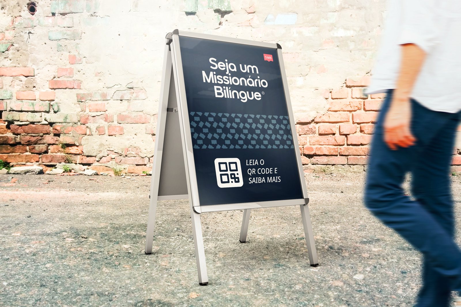 Cavalete — 'Leia o QR code e saiba mais'