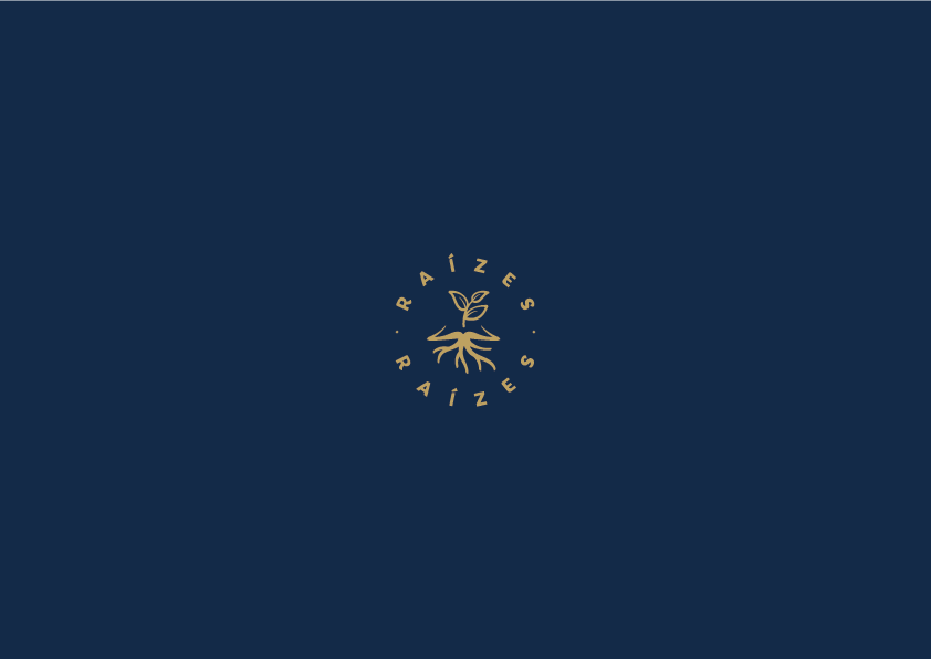 Selo circular — assinatura reduzida em dourado sobre azul-noite